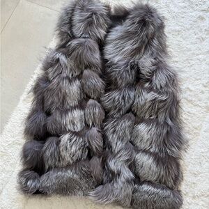 SILVER FOX FUR GILET
Gently used. Size S-M